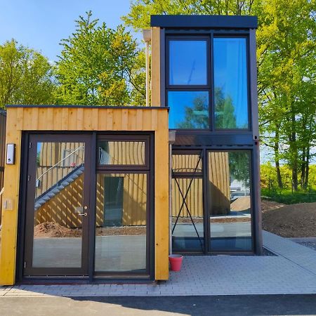 Modern Ausgebauter Ueberseecontainer Als Tiny House Wertheim Εξωτερικό φωτογραφία