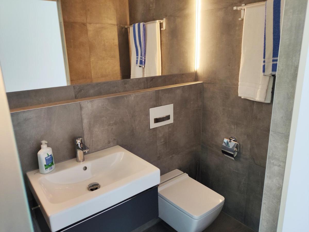 Modern Ausgebauter Ueberseecontainer Als Tiny House Wertheim Εξωτερικό φωτογραφία
